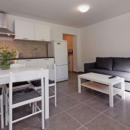 Apartments Mare Водице Екстер'єр фото