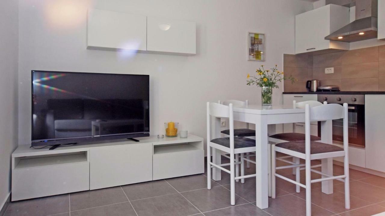 Apartments Mare Водице Екстер'єр фото