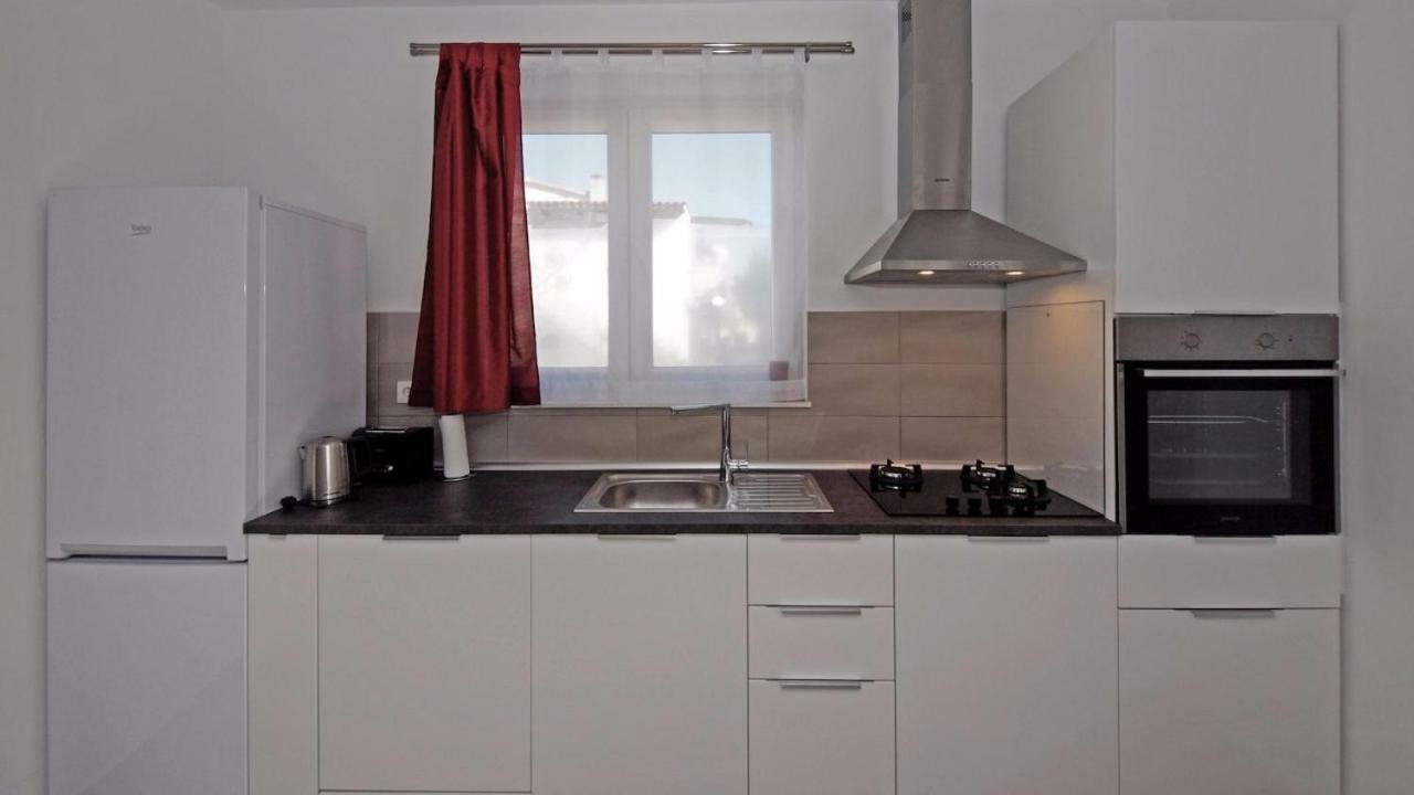 Apartments Mare Водице Екстер'єр фото