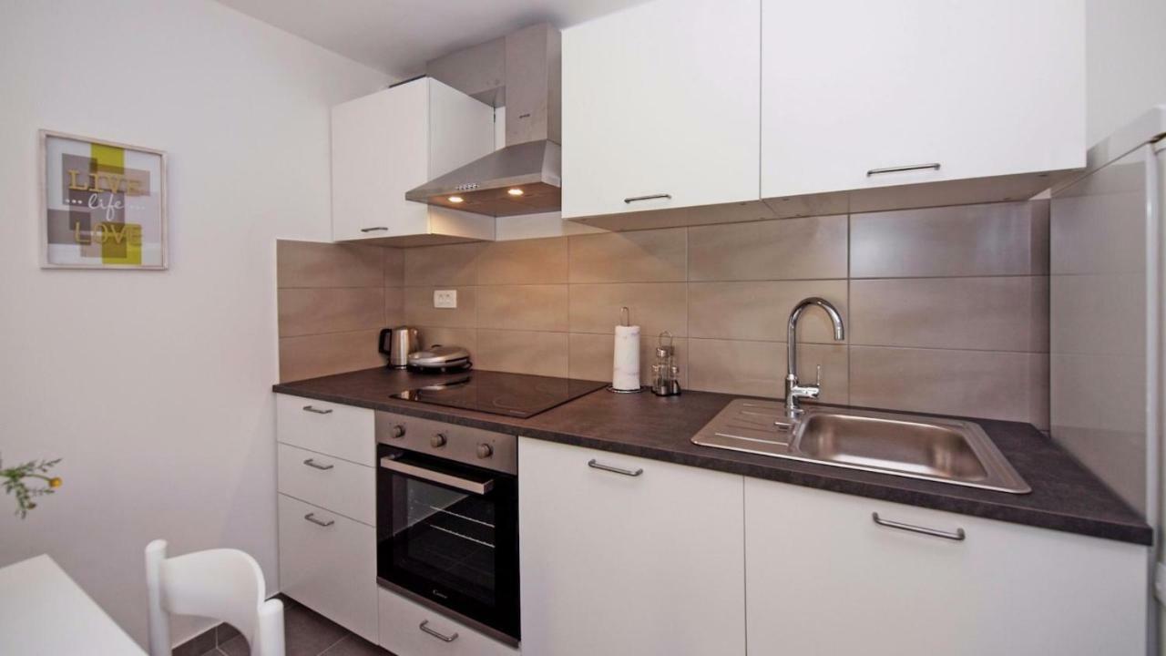 Apartments Mare Водице Екстер'єр фото