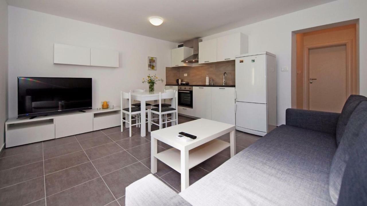 Apartments Mare Водице Екстер'єр фото