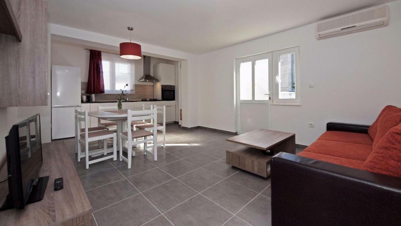 Apartments Mare Водице Екстер'єр фото